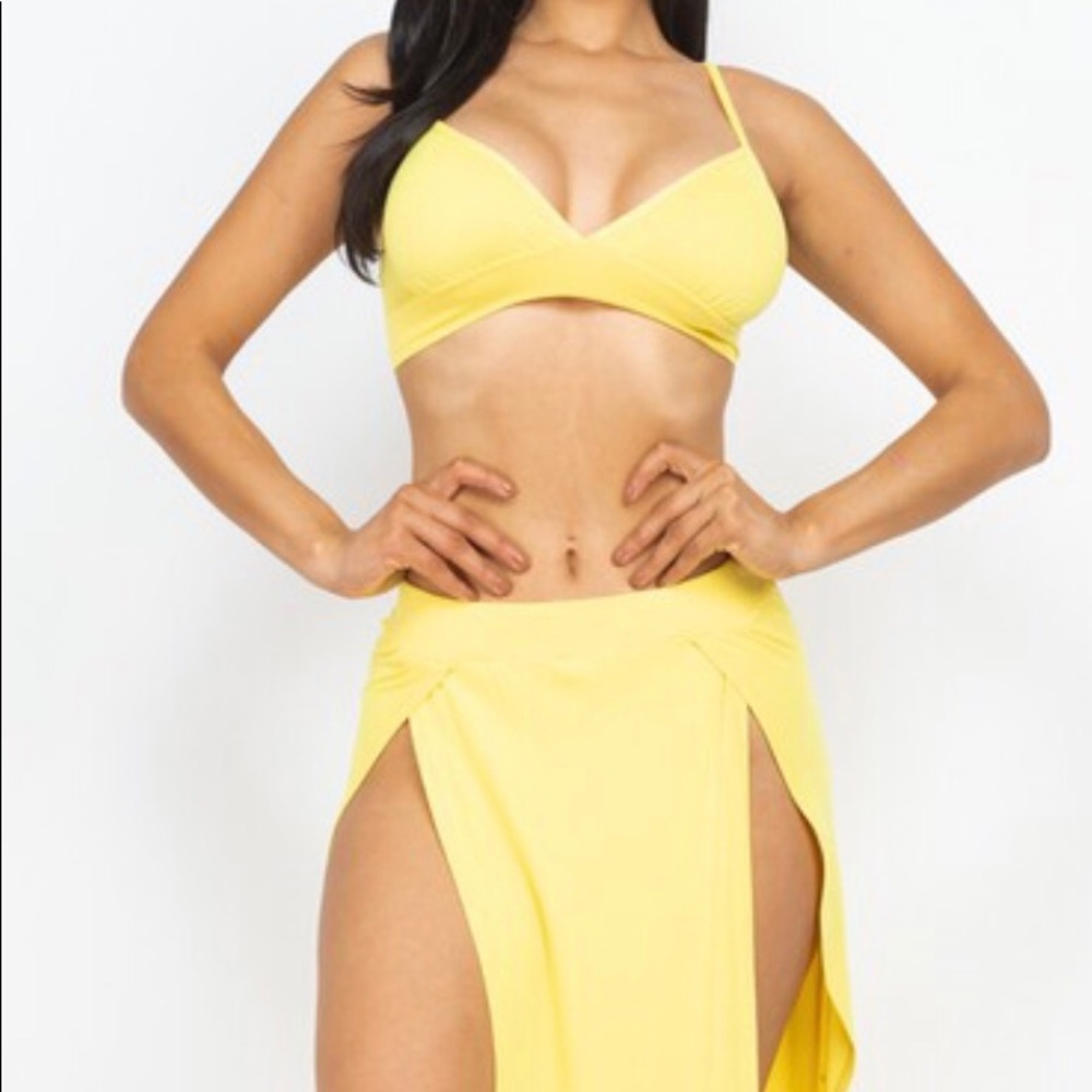 Bra Top & Side Slit Skirt Resort Beach Set